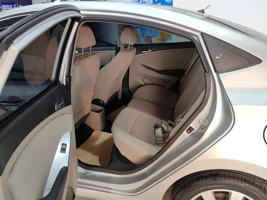 Hyundai Verna 2014 1.4L Manual Top TOP фото 11