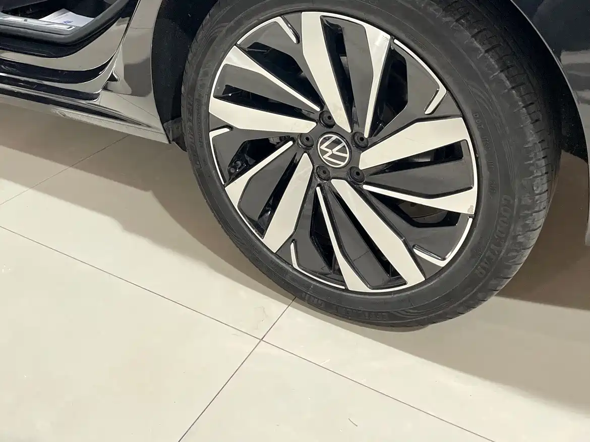 Volkswagen Passat 2023 Facelift 330TSI Luxury Edition фото 16