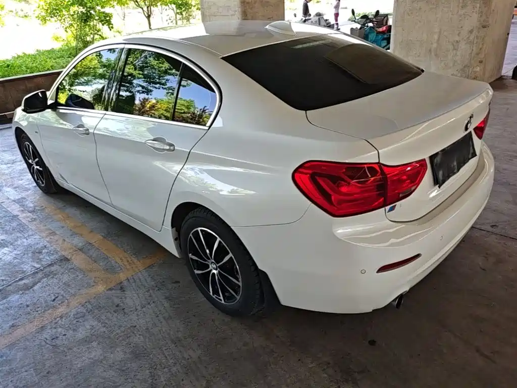 BMW 1 Series 2018 118i Fashion Edition фото 5