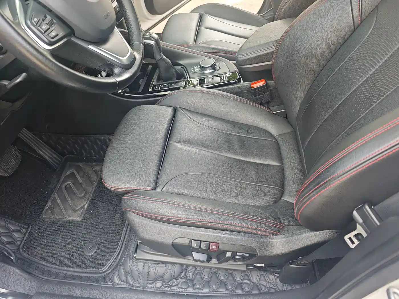 BMW X1 2016 xDrive20Li Luxury Model фото 16