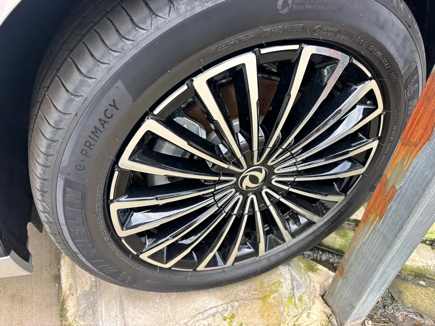 Dongfeng Aeolus L8 2025 Plug-in Hybrid фото 3