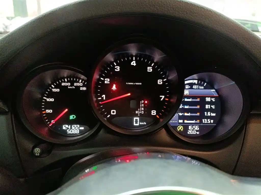 Porsche Macan 2016 Macan 2.0T фото 12