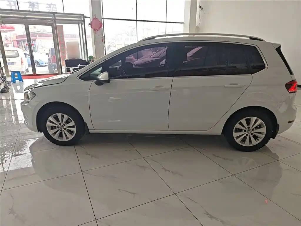 Volkswagen Golf Sportsvan 2016 230TSI Automatic Progressive фото 7