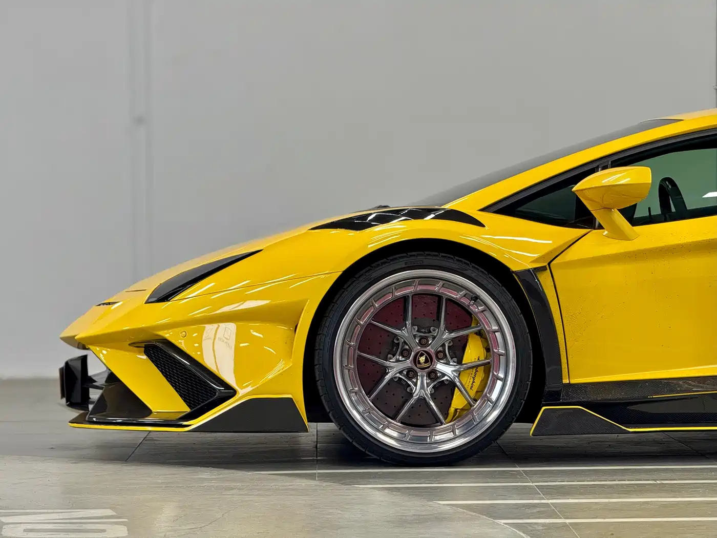 Lamborghini Aventador 2011 LP 700-4 фото 13