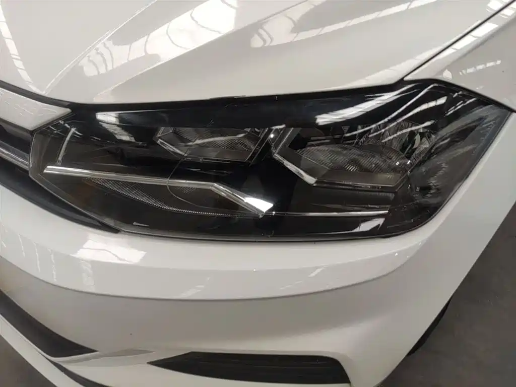 Volkswagen Polo 2019 Plus 1.5L Automatic Panorama Enjoyment Edition фото 24