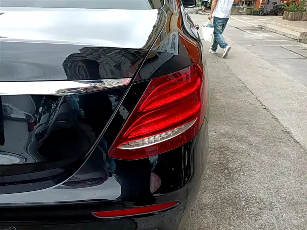 Mercedes-Benz E-Class 2020 E 300 L Sport Luxury Model фото 24