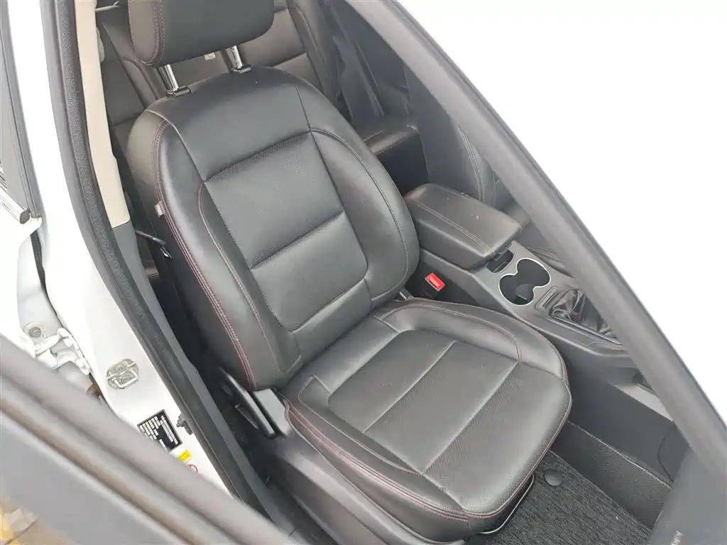 Фото 20 - Changan CS75
