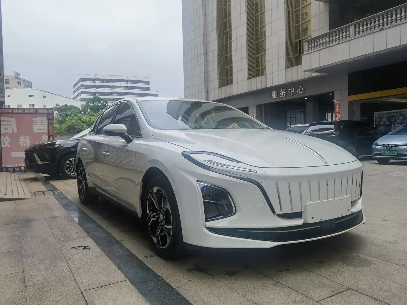 Hongqi E-QM5 2021 Ride-hailing Charging Basic Edition 4-seater фото 3