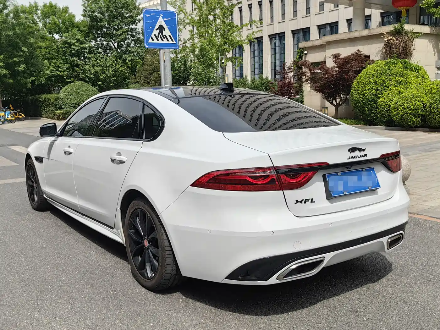 Jaguar XFL 2021 XFL 2.0T P250 AWD Gloss Black Sport Edition фото 2