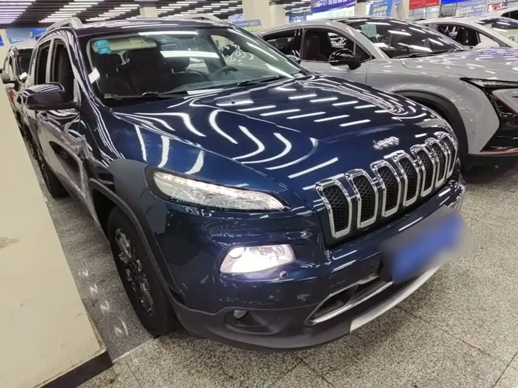 Photo 4 - Jeep Cherokee