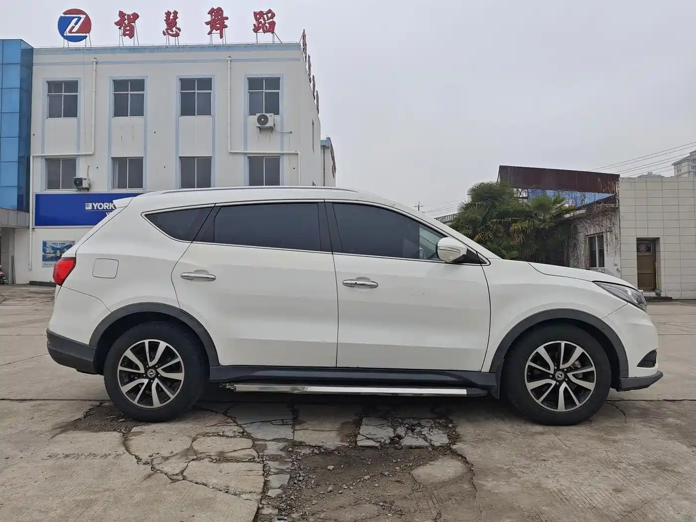 Dongfeng Fengguang Fengguang 580 2018 2018 Facelift 1.5T CVT Luxury