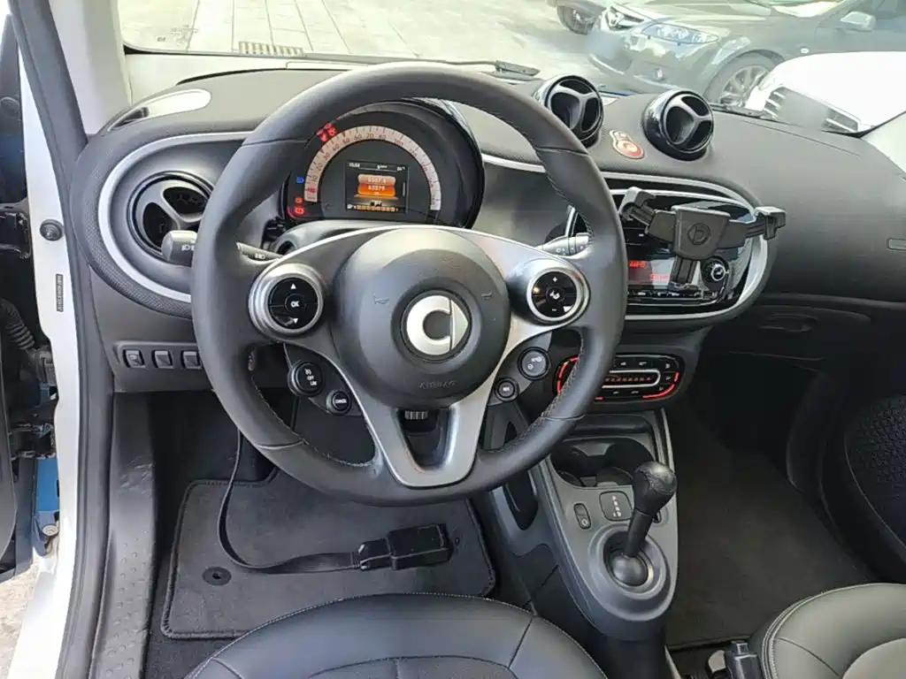 smart fortwo 2019 2018 1.0L 52kW Hardtop Passion Edition China V