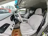 Photo 10 - Toyota Sienna
