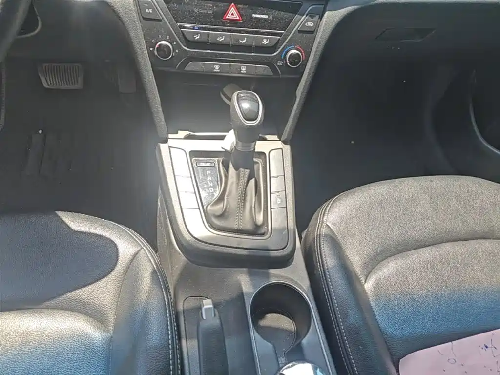 Hyundai Elantra 2018 1.4T DCT Dynamic·Vitality Model фото 14