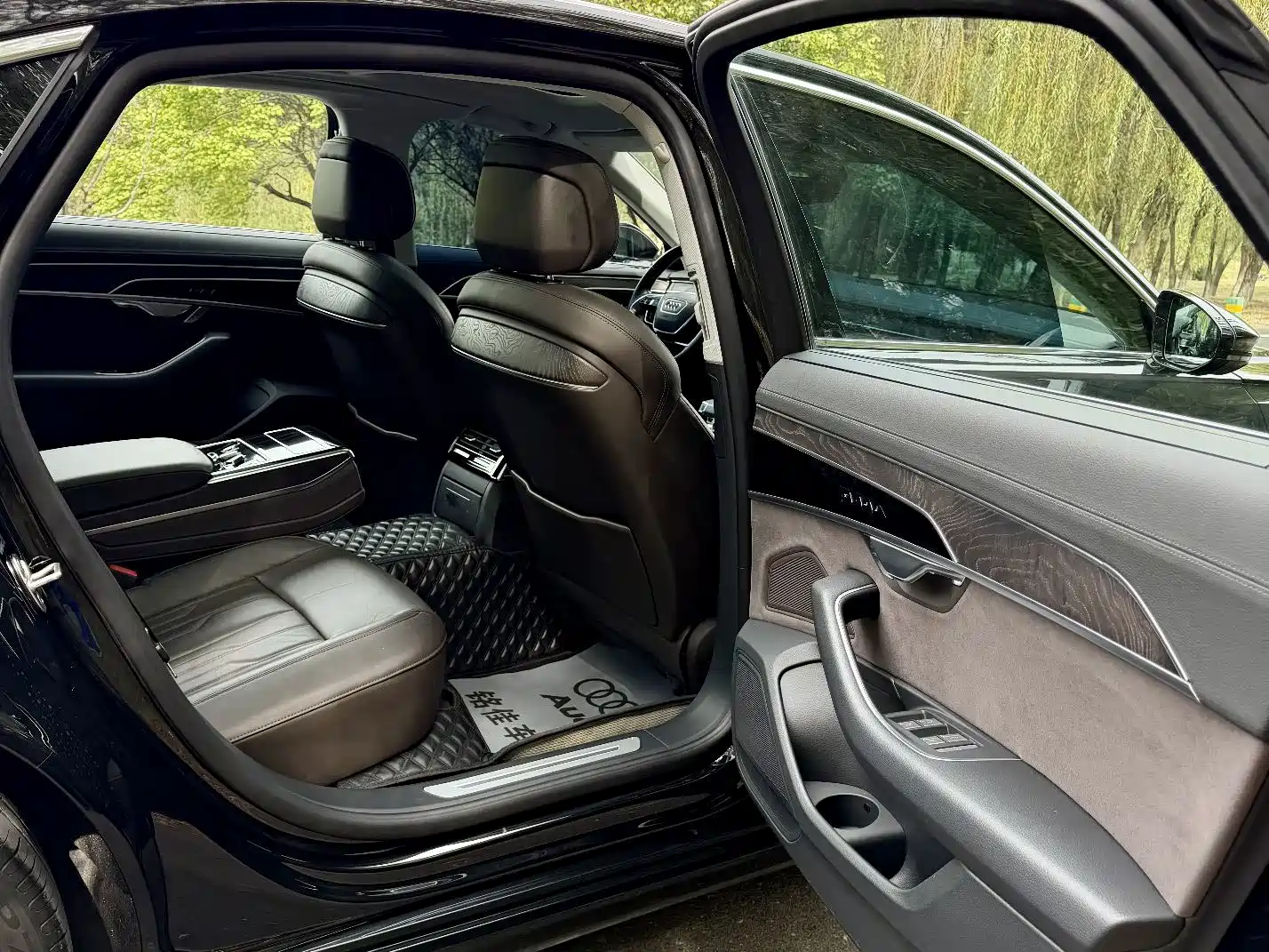 Фото 7 - Audi A8