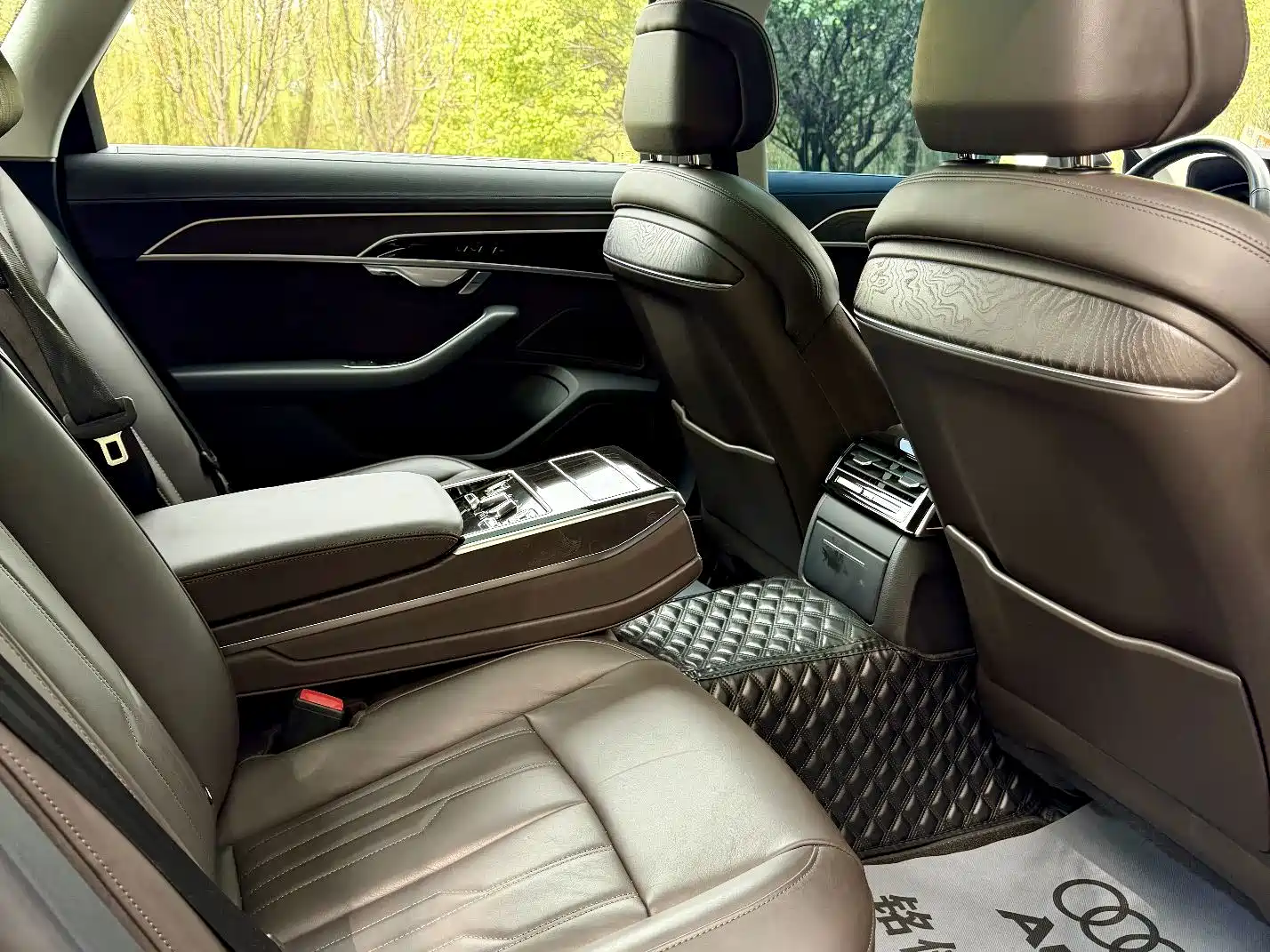 Фото 6 - Audi A8