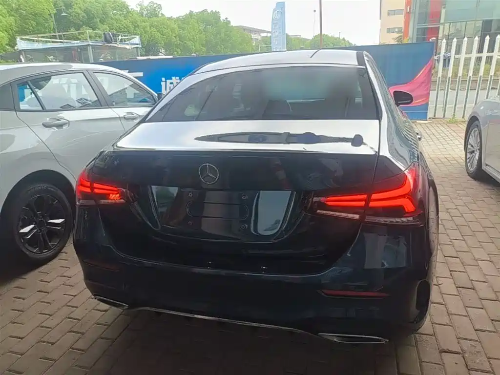 Mercedes-Benz A-Class 2019 A 200 L Sport Sedan фото 6