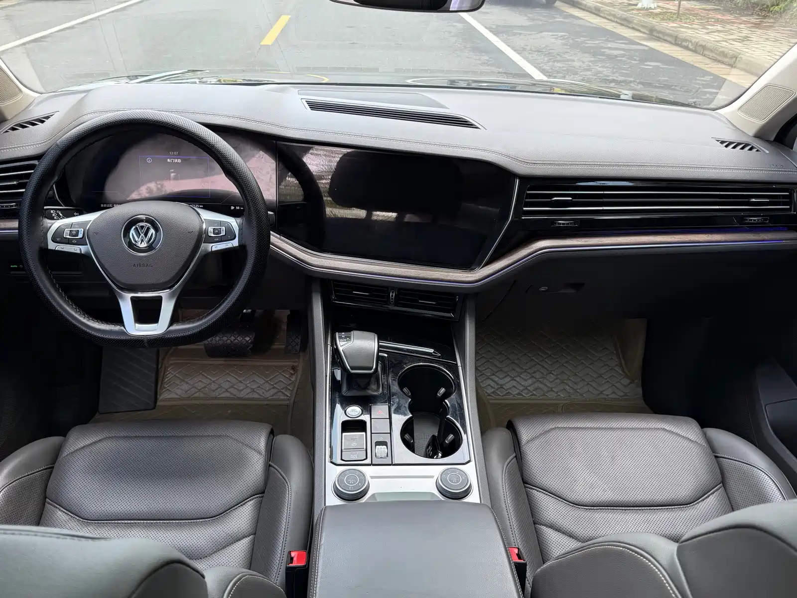 Фото 8 - Volkswagen Touareg