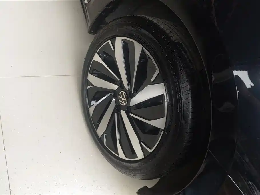 Volkswagen Passat 2024 380TSI Dragon Soaring Edition фото 6
