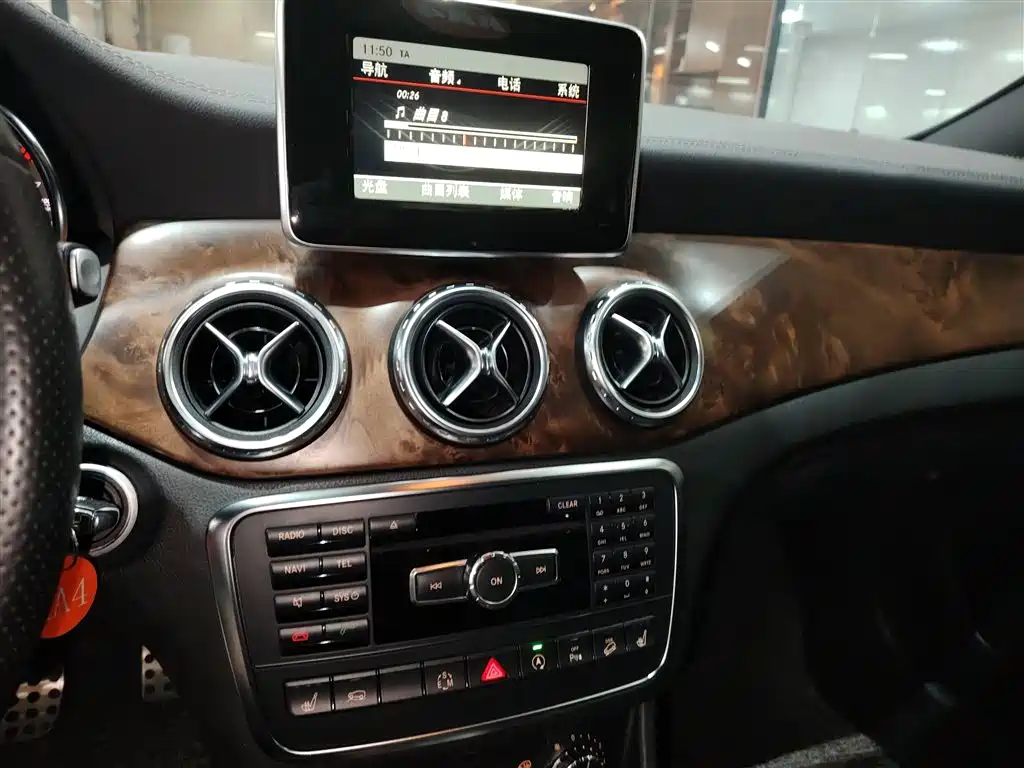 Mercedes-Benz GLA 2015 GLA 260 4MATIC Sport фото 9