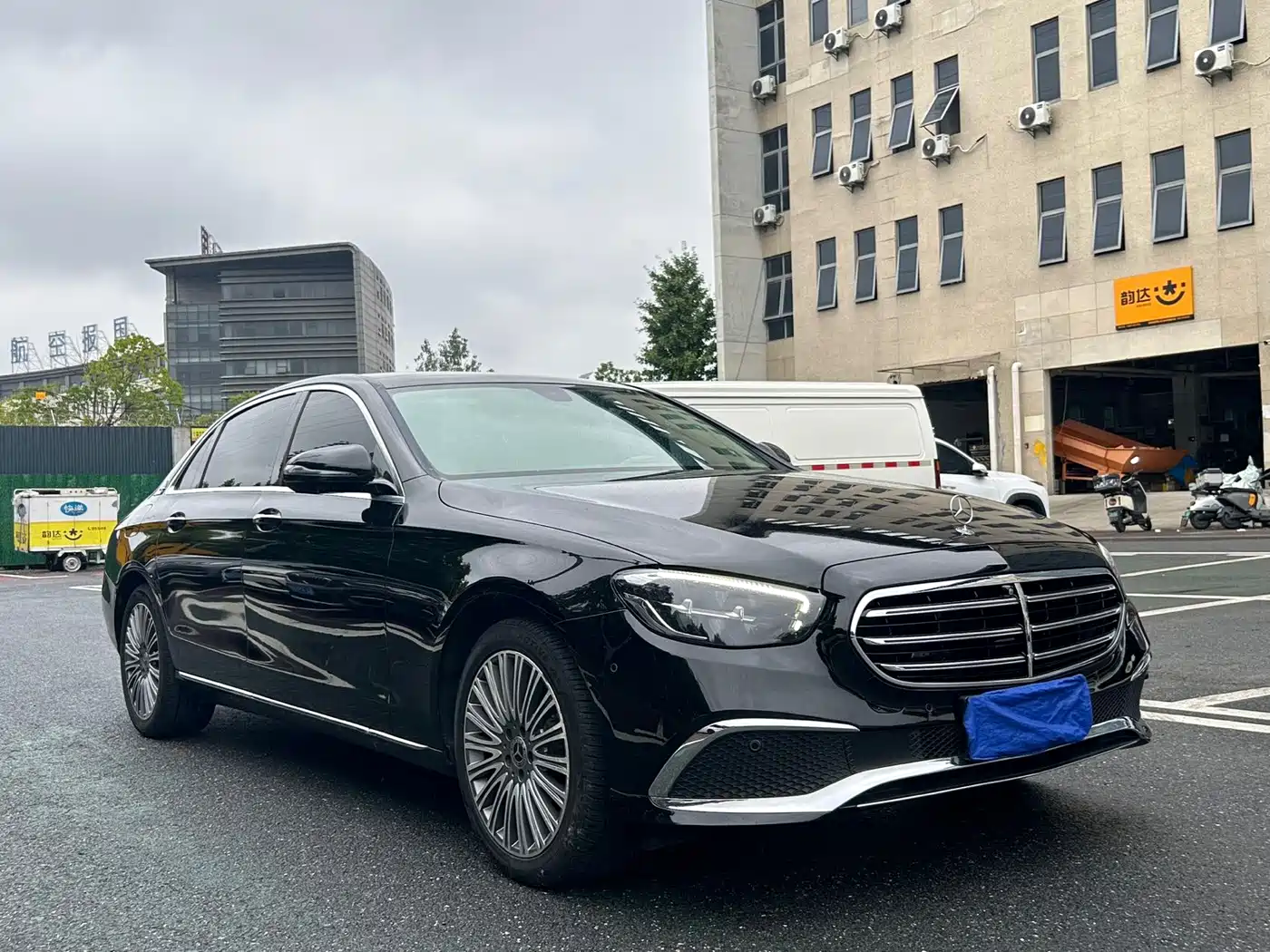 Фото 3 - Mercedes-Benz E-Class