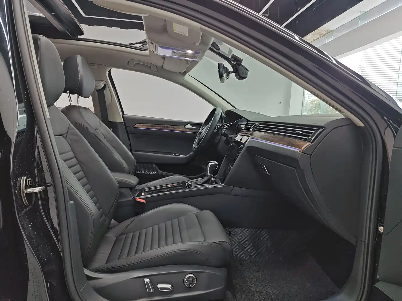 Volkswagen Magotan 2018 330TSI DSG Leading фото 11