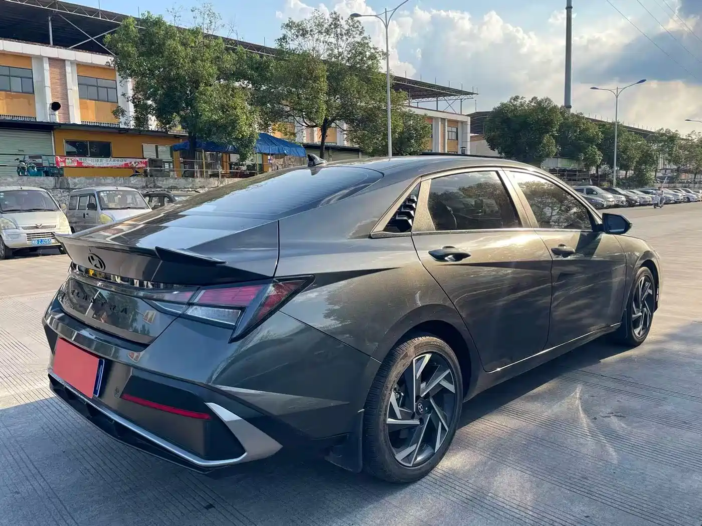 Hyundai Elantra 2023 1.5L CVT GLX Elite Edition фото 9
