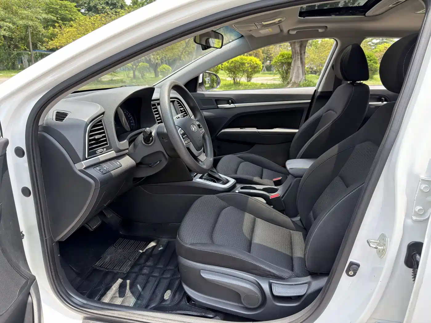 Hyundai Elantra 2016 Model 1.6L Automatic Smart Elite фото 9
