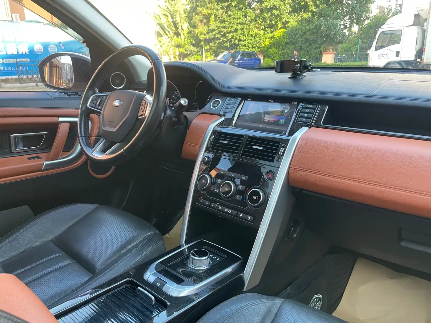 Land Rover Discovery Sport 2016 2.0T SE фото 14
