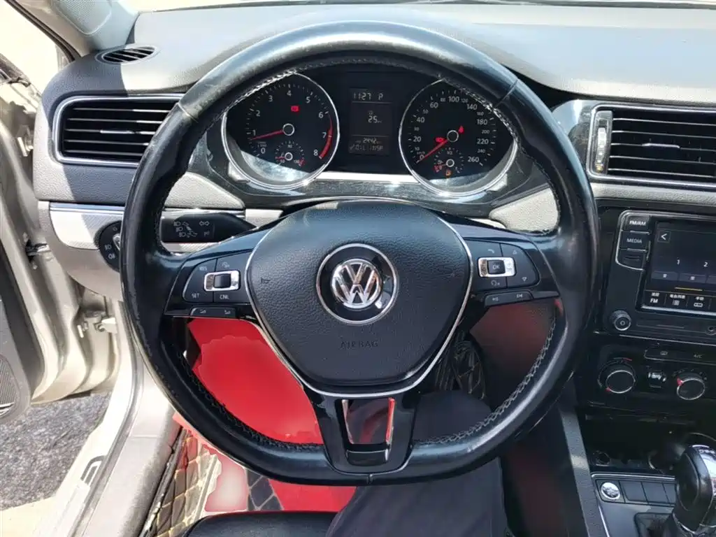 Volkswagen Sagitar 2017 230TSI Automatic Comfort фото 11