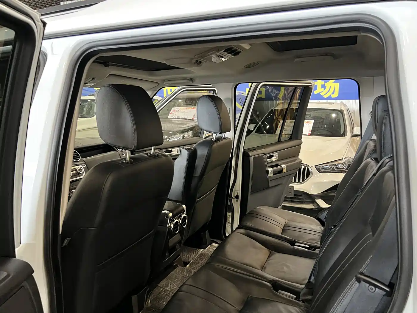 Land Rover Discovery 2016 3.0 SC V6 HSE фото 10