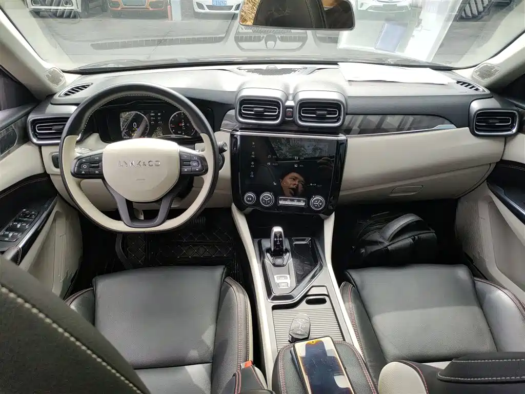 Lynk & Co 02 2019 High Energy Edition 2.0T Automatic 2WD Shine China VI фото 3
