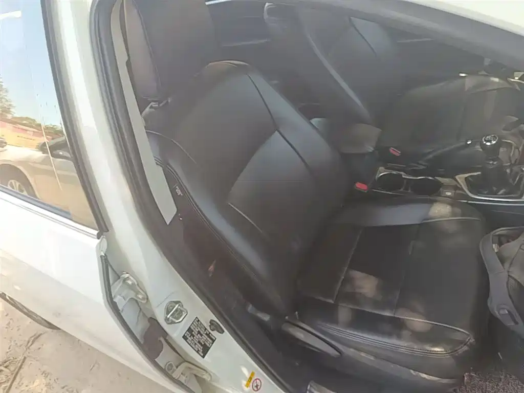 Toyota Corolla 2017 Facelift 1.2T Manual GL фото 25