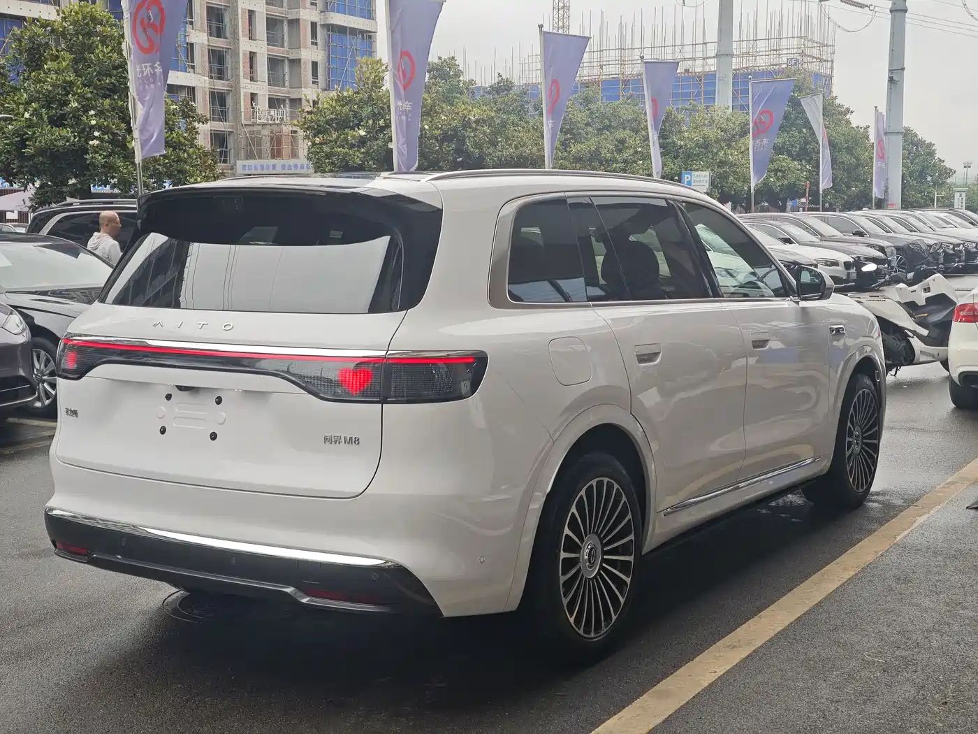 AITO Wenjie AITO M8 2025 Extended Range Ultra 53.4kWh 6-Seater фото 6