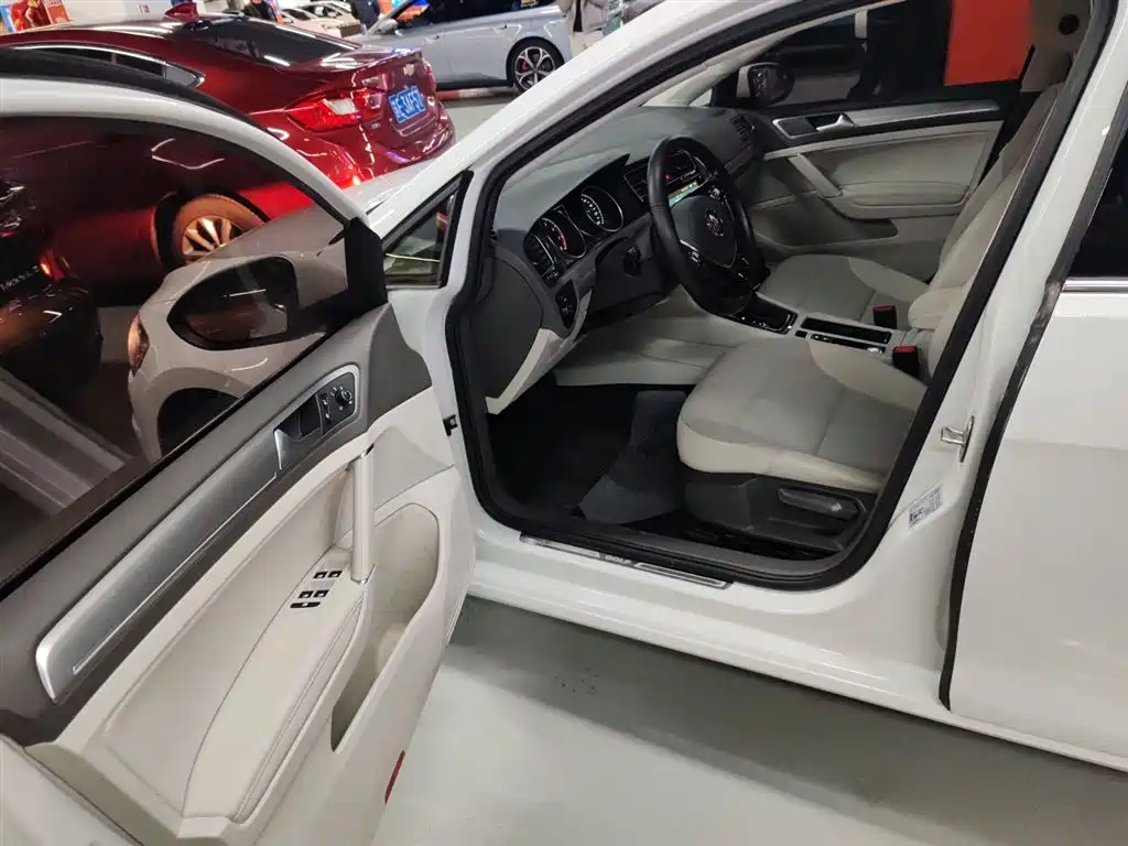 Volkswagen Golf 2018 1.6L Automatic Comfort фото 12
