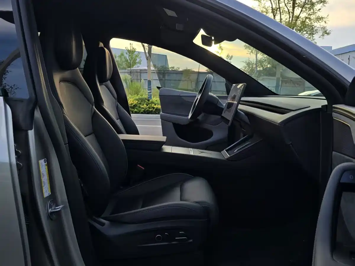 Tesla Model Y L 2026 2025 Facelift Long Range AWD