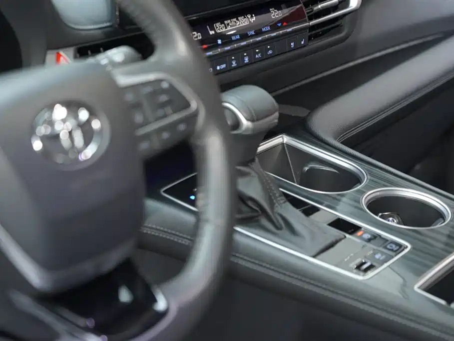 Toyota Sienna 2021 2.5L Hybrid Premium Edition фото 20