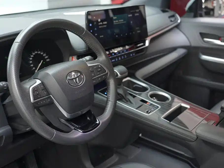 Toyota Sienna 2021 2.5L Hybrid Premium Edition фото 7