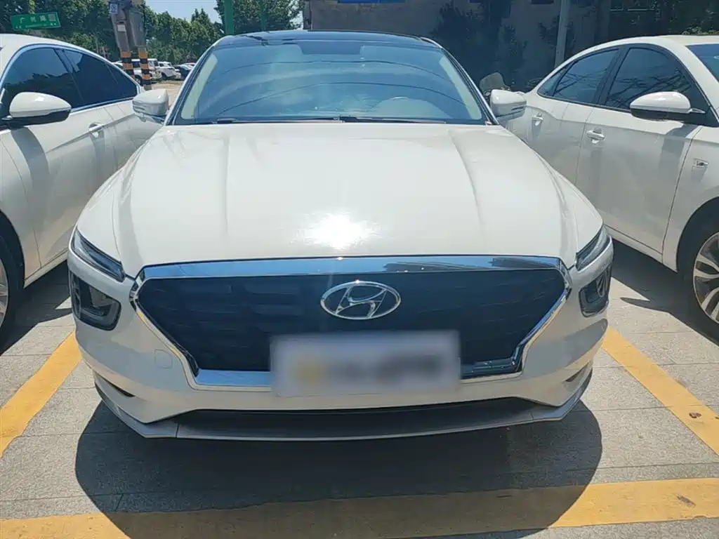 Photo 3 - Hyundai Mistra