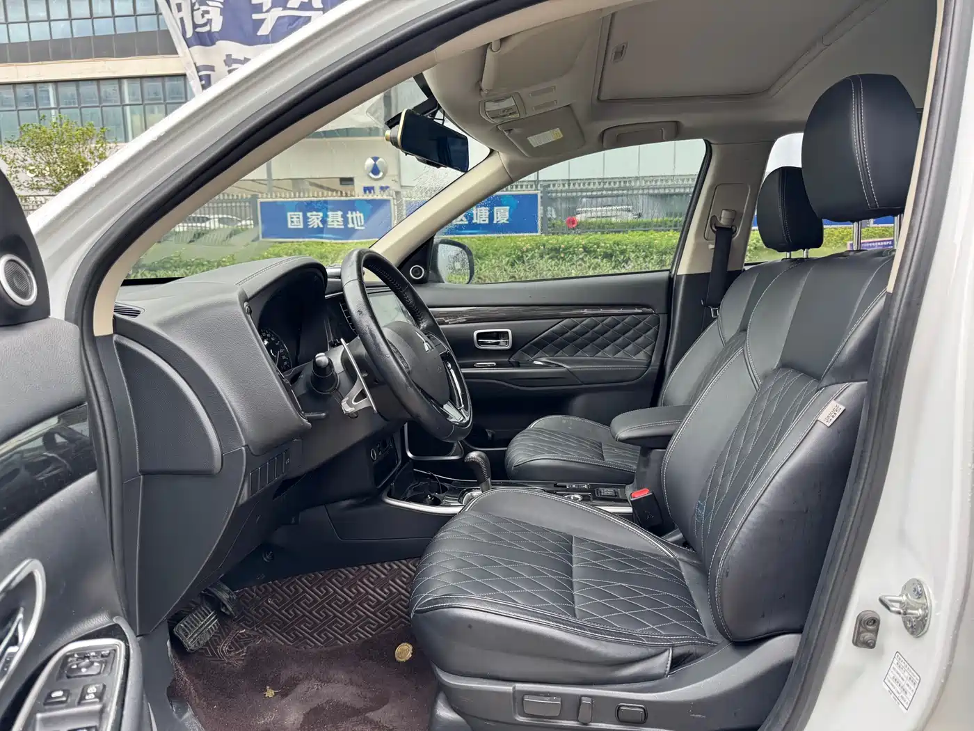 Mitsubishi Outlander 2020 2.4L 4WD Luxury 5-seater фото 7