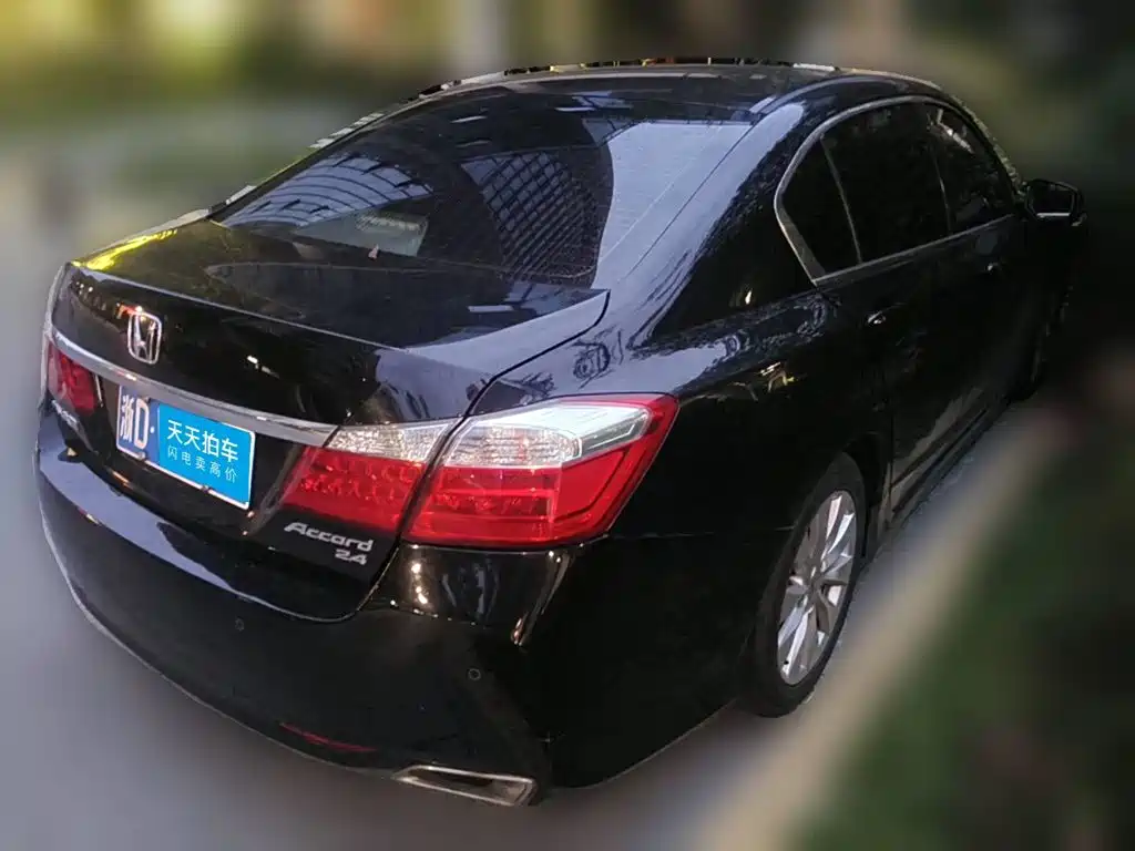 Фото 2 - Honda Accord