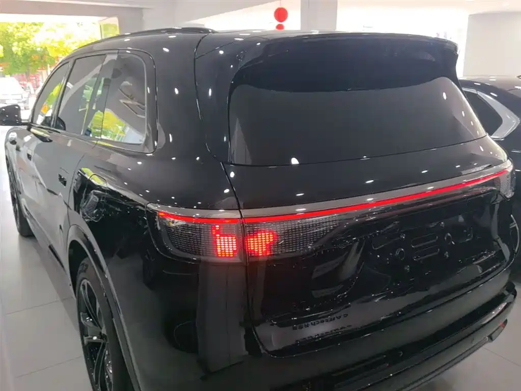 AITO Wenjie AITO M8 2025 Model Extended Range Ultra Edition 53.4kWh 5-Seater фото 5