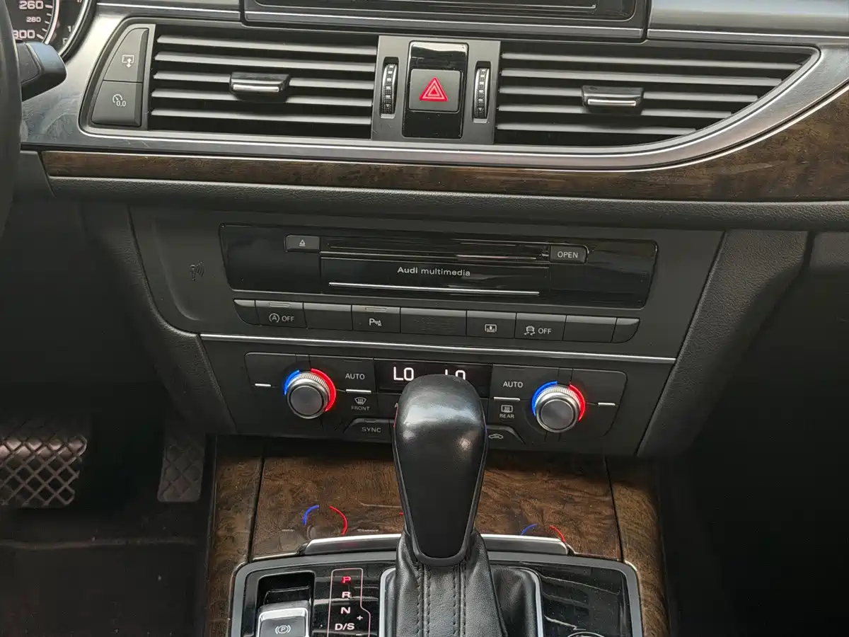 Фото 13 - Audi A6L