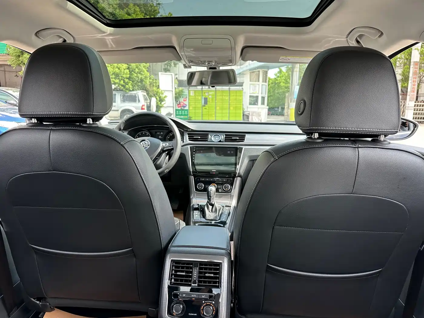 صورة 10 - Volkswagen Passat
