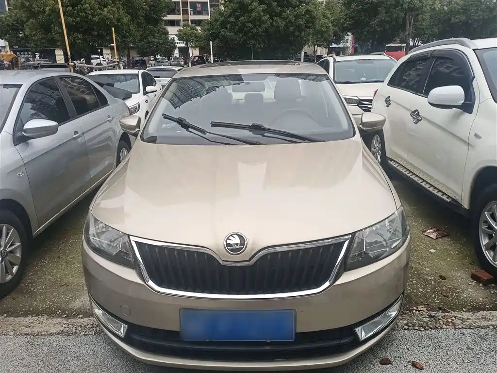Škoda Rapid 2015 1.6L Automatic Smart Selection фото 3