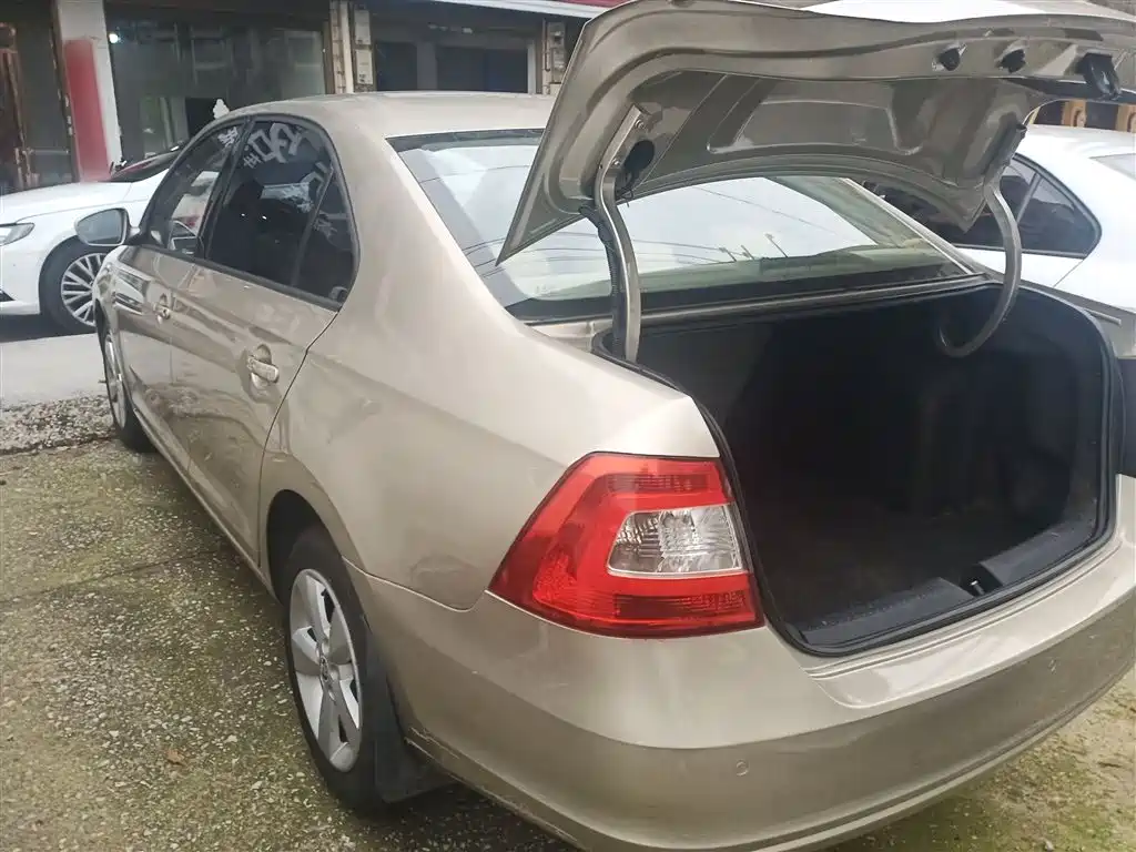 Škoda Rapid 2015 1.6L Automatic Smart Selection фото 5