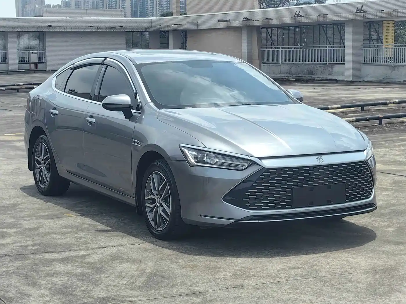 BYD Qin PLUS 2023 Champion Edition DM-i 120KM Leading Type фото 3