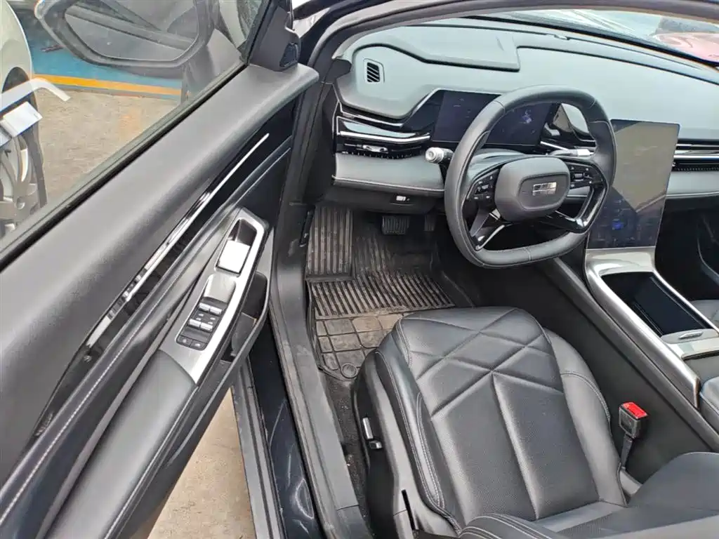 Geely Galaxy Galaxy L6 2024 125km PLUS Soaring Dragon Edition фото 16