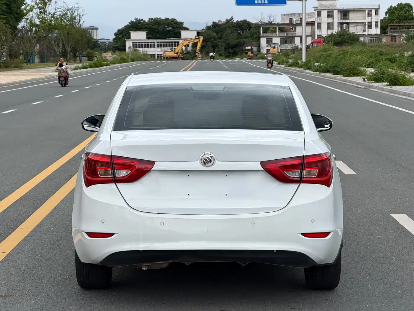 Photo 5 - Buick Excelle