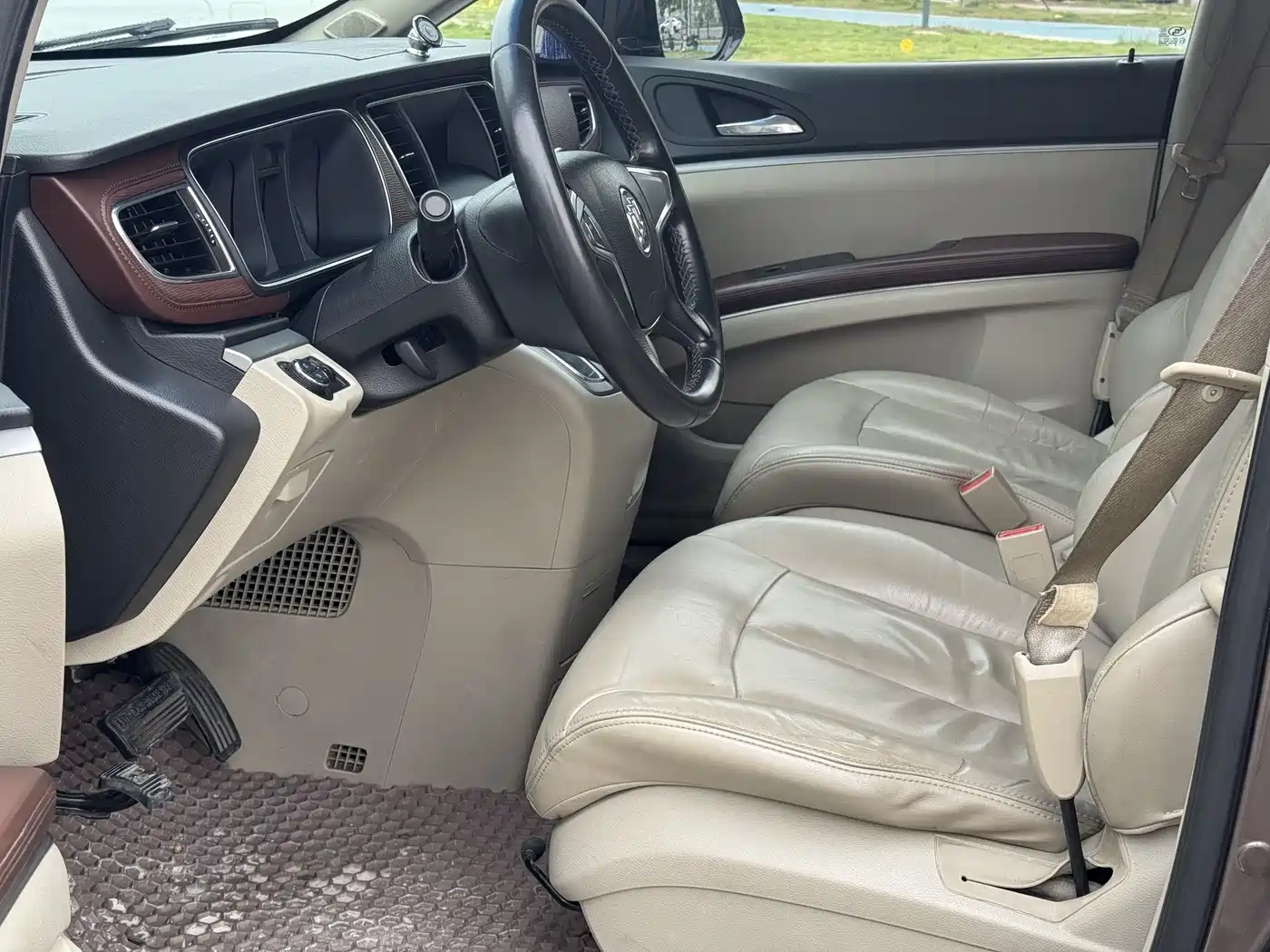Buick GL8 2015 2.4L Luxury Business Exclusive Edition фото 15
